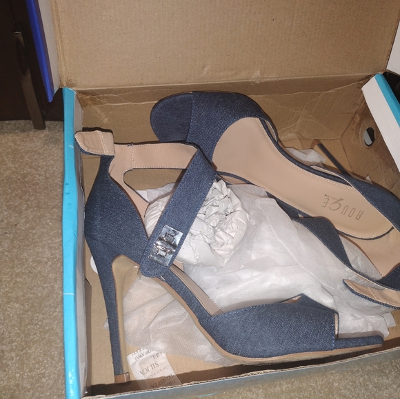 Heels - Picture 15 of 16